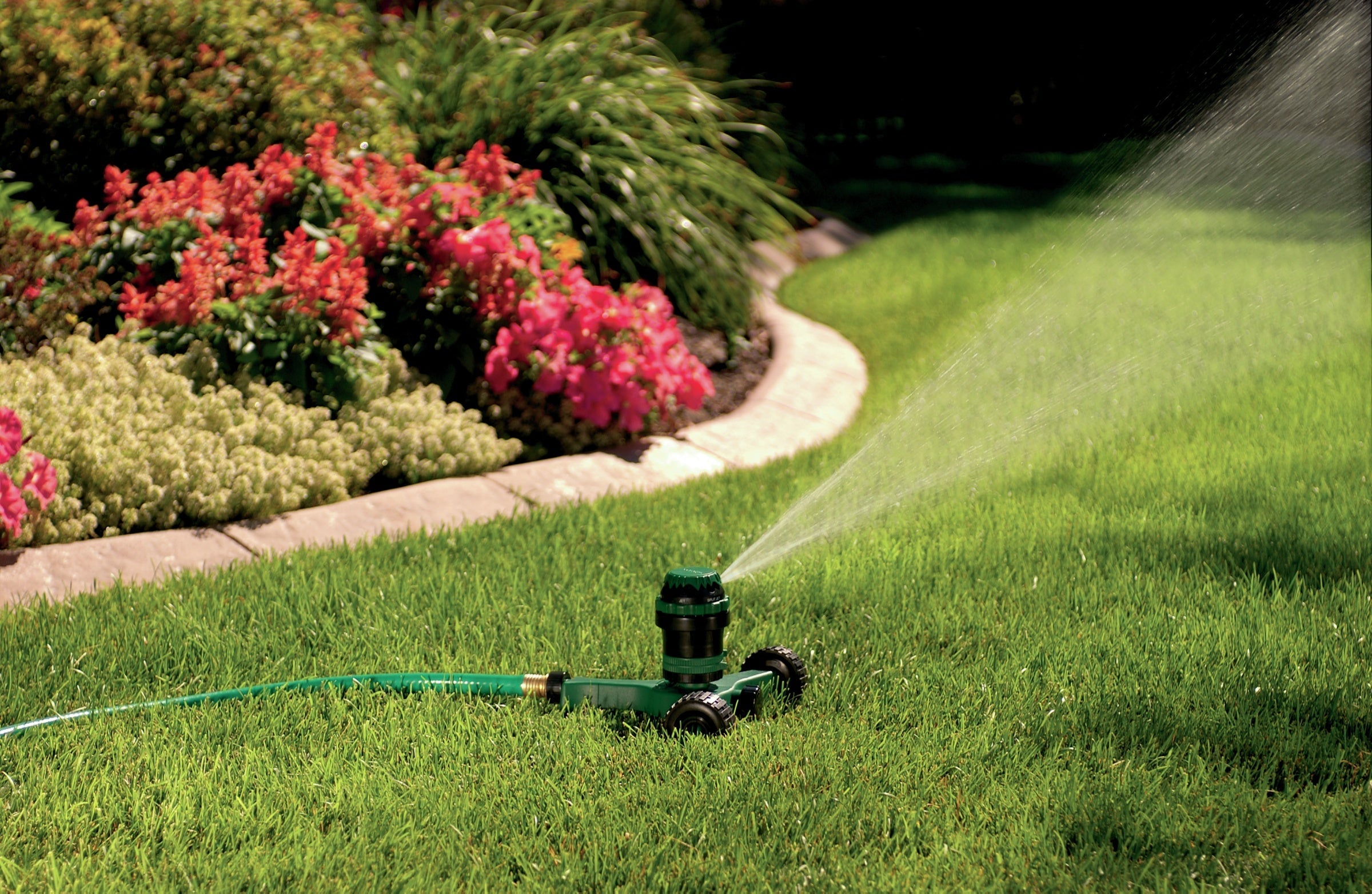 H2O-Six® Gear-Drive Sprinkler on Plastic Wheel Base 58572