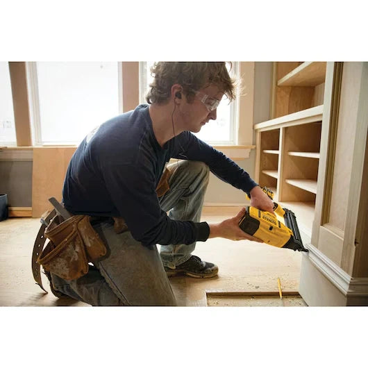 DEWALT DCN680D1 20V MAX* XR® 18 GA Cordless Brad Nailer Kit