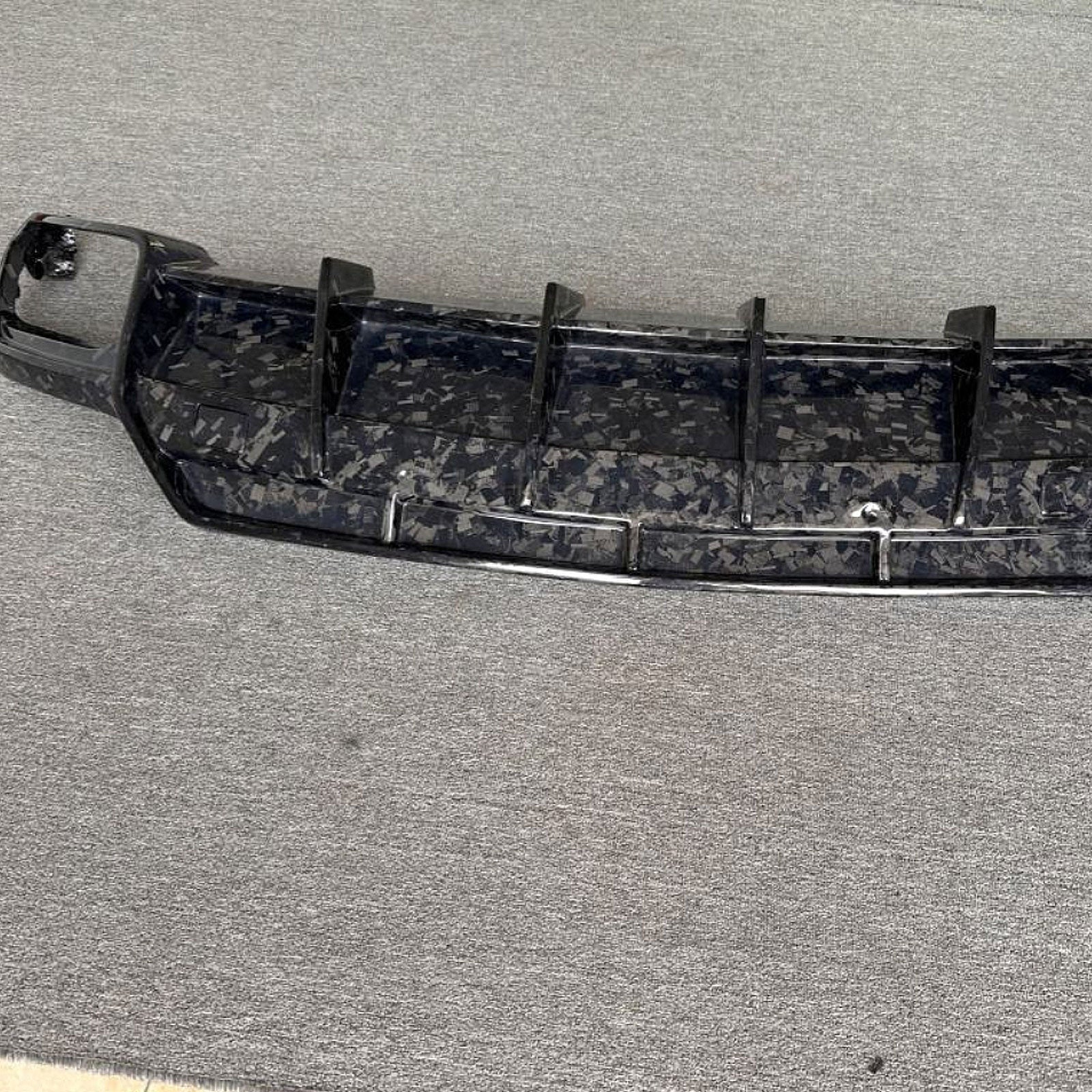 1016 Style Forged Carbon Fiber Rear Diffuser for Lamborghini Urus