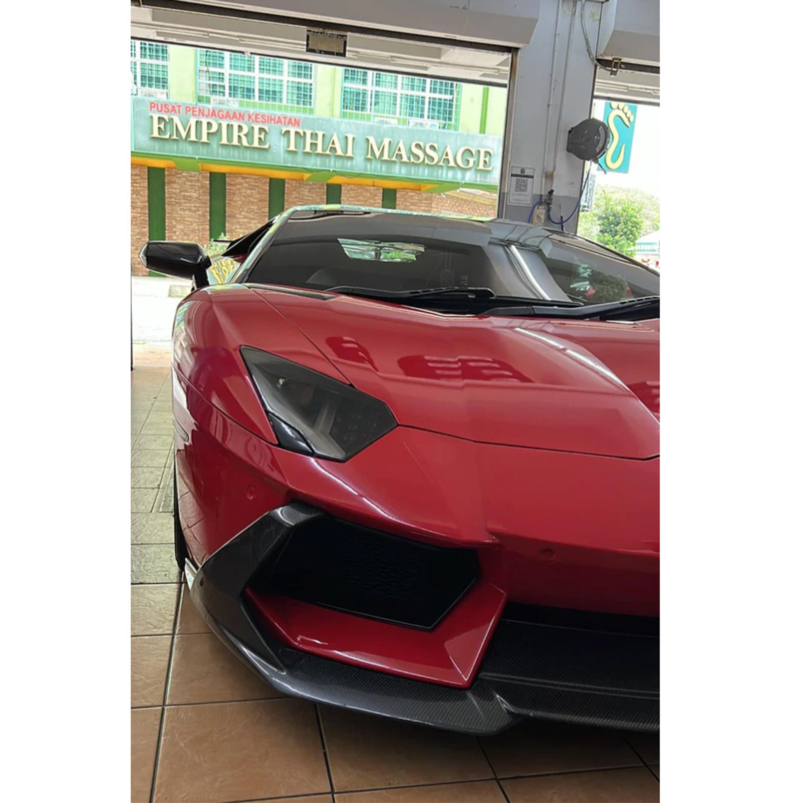 V Style Dry Carbon Fiber Front Splitter for Lamborghini Aventador LP700