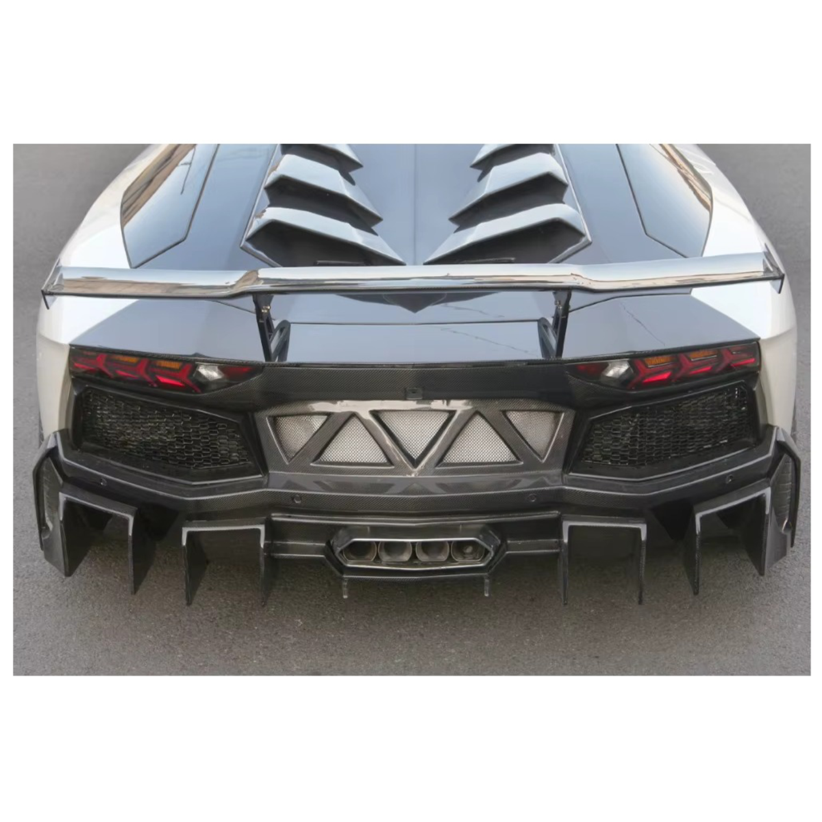 DM Style Dry Carbon Fiber Engine Hood for Lamborghini Aventador LP700 LP720 LP740 LP750