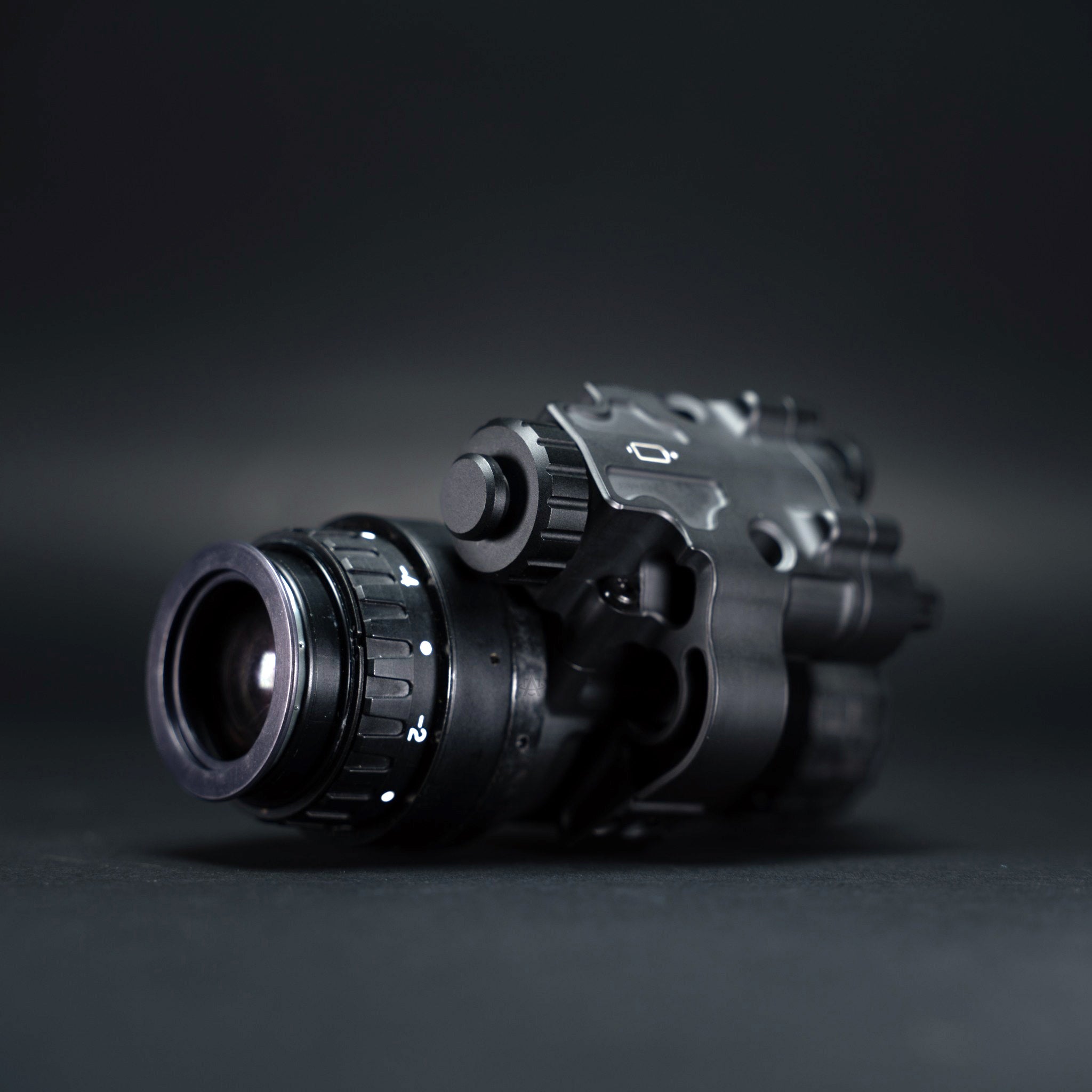 MH-14 - Gen 3 White Phosphor w/ Up to 3000 FOM & Manual Gain - Just 8.6 Oz & 50+ Hours of Runtime